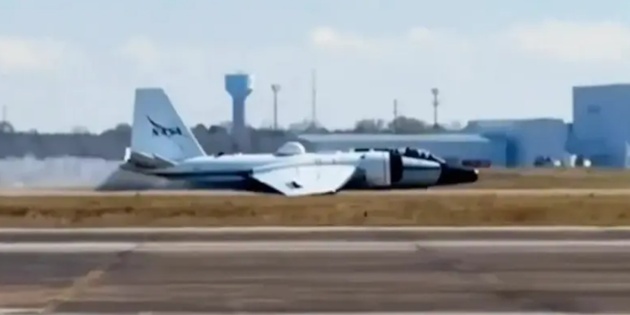 NASA’ya Ait Uçak, Arıza Nedeniyle Gövde Üzerine İniş Yaptı